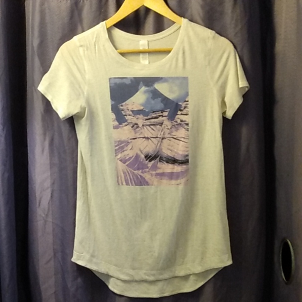 Mountain on the shirt size 14